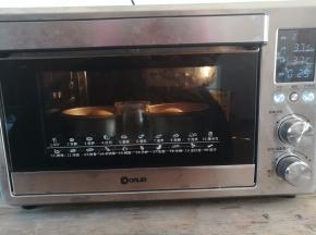 面团放入烤箱中进行第二次发酵，时间30-40分钟，具体看状态