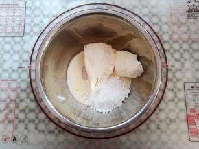 奶油奶酪，淡奶油，糖粉放入干净的盆子里