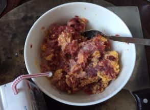 再加入纯牛奶搅拌均匀