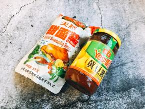 主要食材甜面酱和黄豆酱。