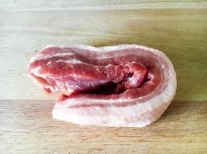 五花肉一块。