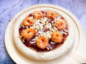 放入炒好的虾仁。