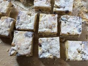 冷却后切成想要的大小即可。