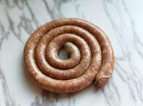 灌好的肠，两头打结。