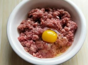 加入一个鸡蛋。