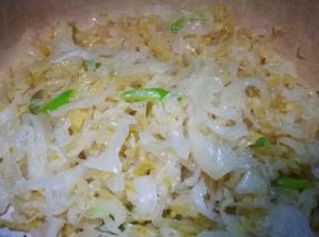 从爆香 炒制酸菜