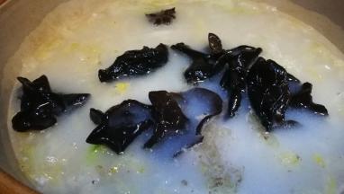 添入棒骨汤 加木耳