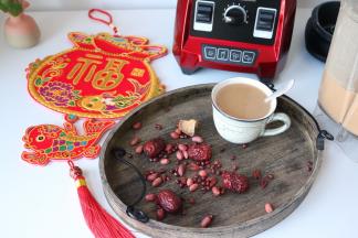 红豆、红枣补血，枸杞补气，一款非常适合女性的饮品
有了汉美驰魔力小红破壁机，5分42秒轻松搞定五红汤