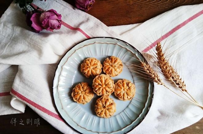 换换口味吃咸的--葱香桃酥