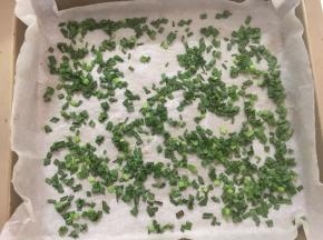 烘烤好的香葱，我没有烤得特别干～关系不大