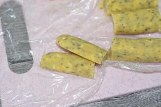 切成4cm长，对半切开