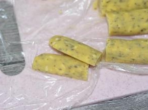 切成4cm长，对半切开