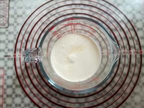 加入15克的白砂糖