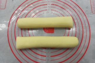 把圆条从中间切成两段