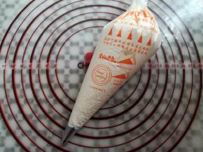 淡奶油转到裱花袋里