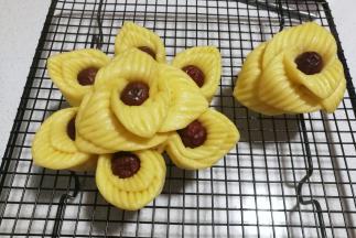 做好后移入蒸锅先醒发30分钟左右，再开大火蒸15~20分钟即好（关火后虚蒸五六分钟再开盖哦）