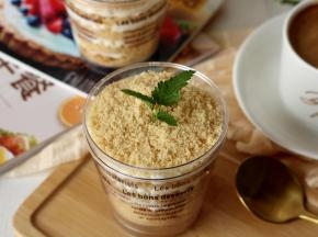 不急着吃的话可以放冰箱中冷藏2小时再吃