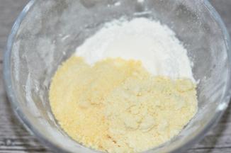 杏仁粉+低筋粉+芝士粉放一起混合均匀