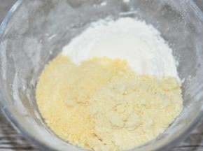 杏仁粉+低筋粉+芝士粉放一起混合均匀