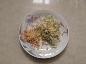 葱、姜切成碎末