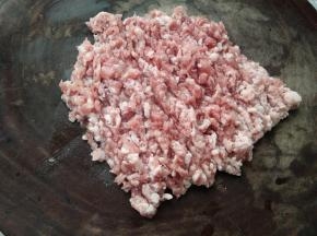 猪肉剁成肉馅