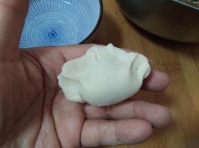 一个漂亮的饺子就包好了