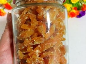 做好的橙皮糖放在干净的玻璃瓶中，密封保存即可。（自制橙皮糖不添加任何防腐剂，请尽快食用完哦！）