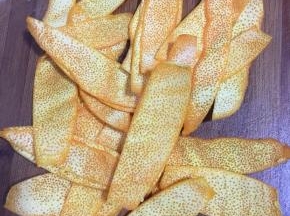 这就是全部处理好的橙子皮。（处理橙子皮可是个费时的辛苦活儿哦，要有耐心哦。）