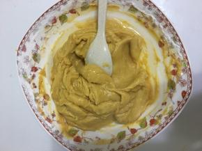 加入20克玉米油继续搅拌，搅拌均匀后放凉