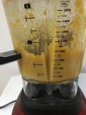 不到半分钟，南瓜和芋头都被搅打细腻