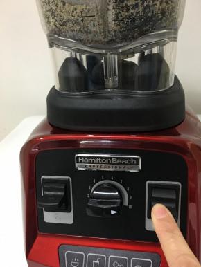 按破壁机脉冲键，