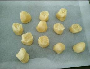 拿出来搓成条，分成小块搓圆。