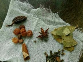 先准备好调料包。