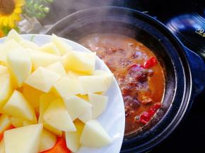 加入土豆，胡萝卜