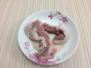 准备五花肉