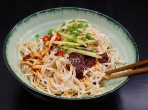 顺一方向拌至均匀；