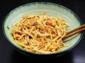 拌均好即可享用，也可以分成几个碟子。