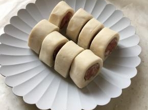用刀切成小块