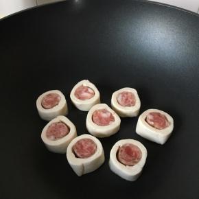 放入锅中小火煎一分钟