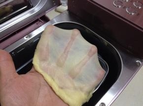 直至面团出现大片的薄膜完全扩展状态