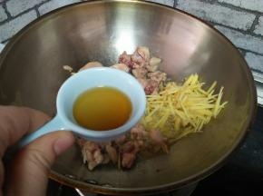 加料酒，少许水，焖十分钟