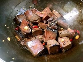 煸炒至变色