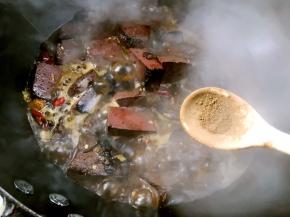 胡椒粉拌匀，大火烧开