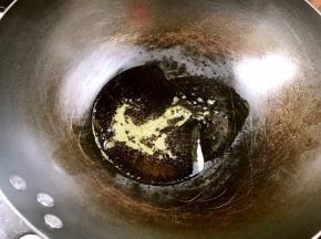 锅烧热油