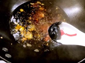 甜面酱，搅拌均匀