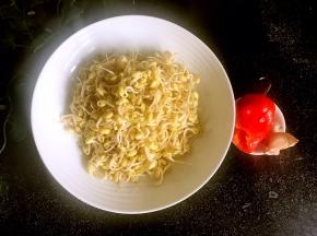 洗净备好食材