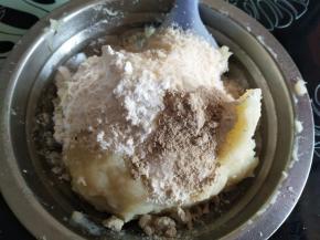 加入所有粉和调料