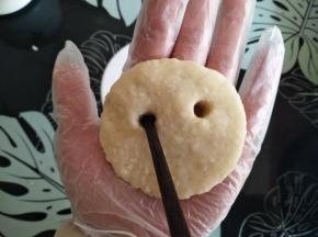 用筷子戳眼睛