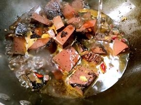 加入适量清水