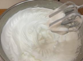 打发至出现双小尖勾，即干性状态
